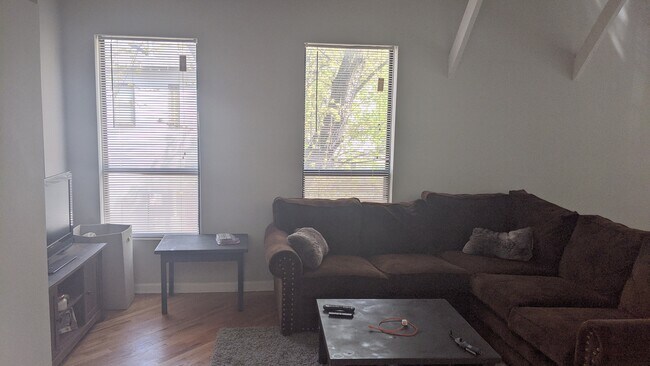 Foto del edificio - 2825 N Sheffield Ave