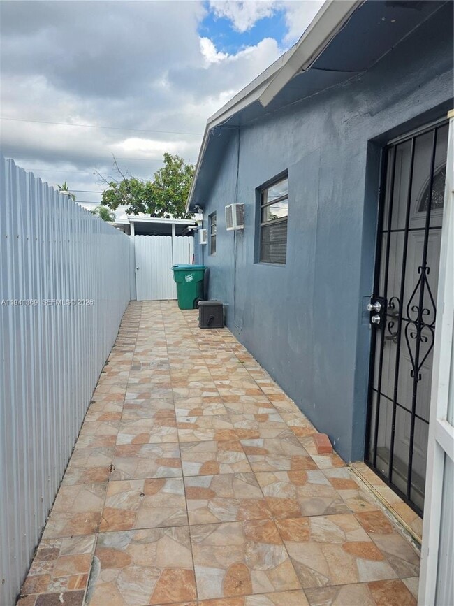 Foto del edificio - 4941 NW 12th Ct