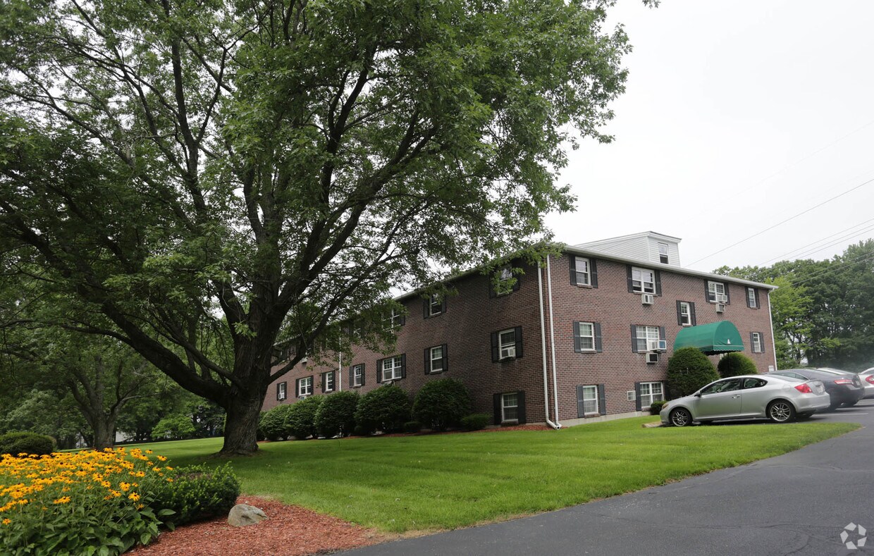 96 Richardson Rd, North Chelmsford, MA 01863 Apartments in North