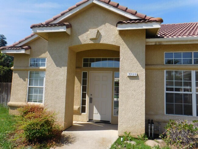 Foto del edificio - 7711 N Ivanhoe Ave