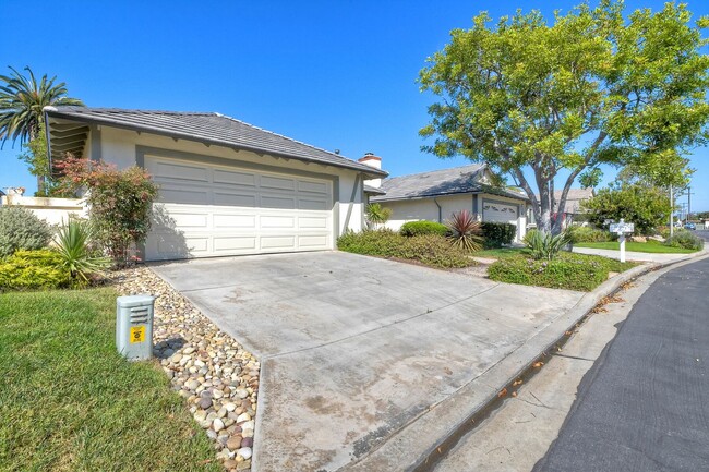 Building Photo - Single level beach home