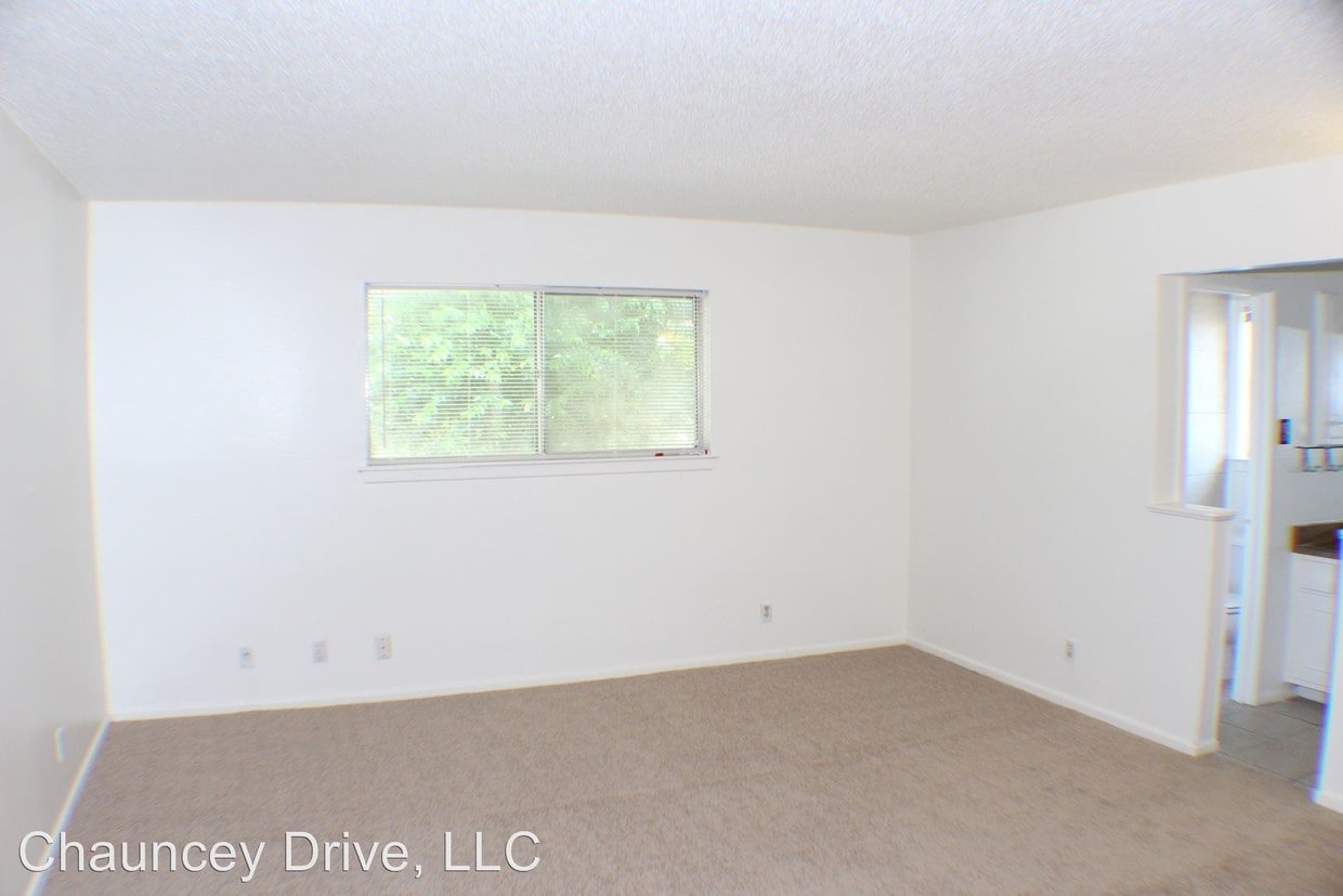 Building Photo - 606 Chauncey Dr