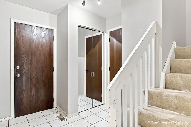 Building Photo - 246 Shadow Bend Dr