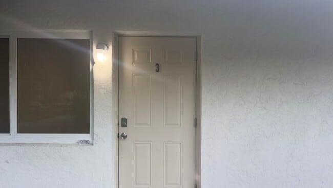 Building Photo - 4683 Hairland Dr