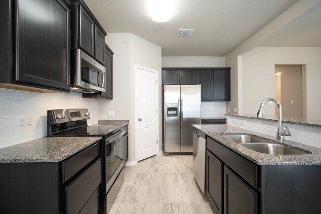 Foto del edificio - 3-Bedroom, 2-Bath Home in Reserve at Pea R...