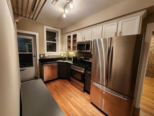 Kitchen - 3337 W Byron St