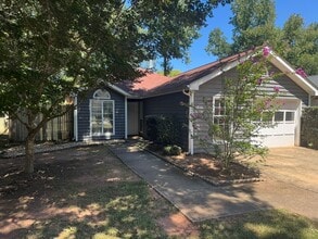 Building Photo - 135 Greenwood Ln
