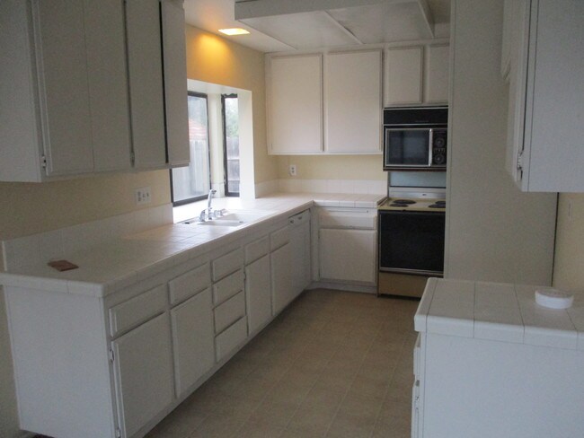 Building Photo - 1436 Darwin Dr