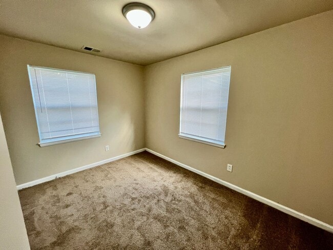 Foto del edificio - Newly refreshed 2bdr/1bdt house in Kansas ...
