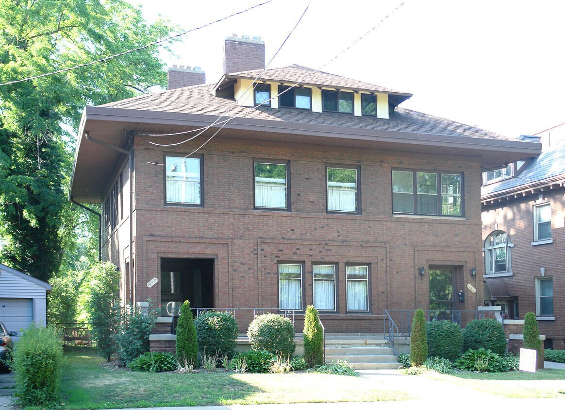 Foto del edificio - 456-458 W 10th St
