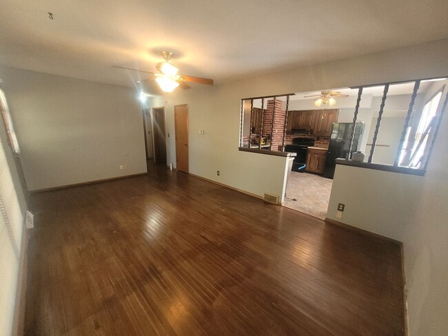 Foto del edificio - 3 Bedroom, 1.5 Bathroom home with detached...