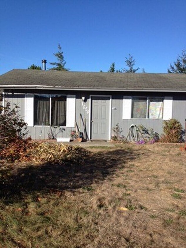 Primary Photo - 3 bedroom 1 bath house