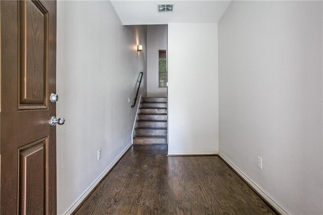 Building Photo - 4419 Buena Vista St