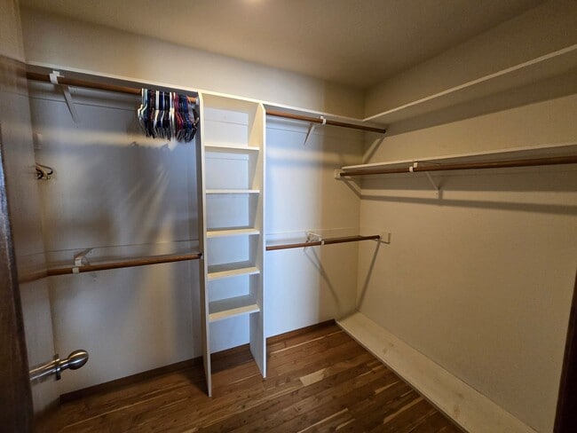 Building Photo - Welcome to this charming 1-bedroom, 1.5 bathroom home with an Office