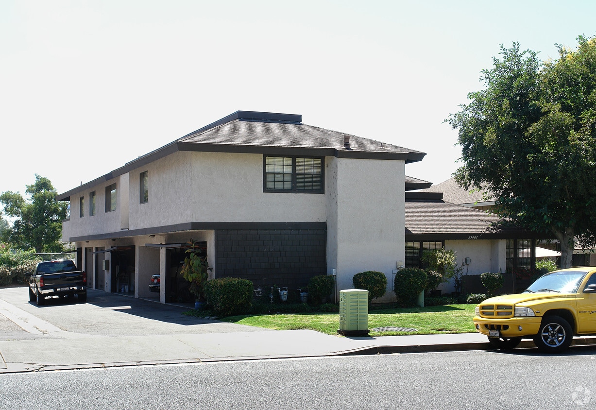 Foto del edificio - 23002 Village Dr
