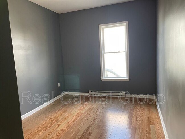 Foto del edificio - 1576 Foster Ave