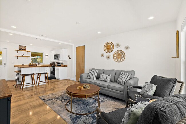 Foto del edificio - 107b A St