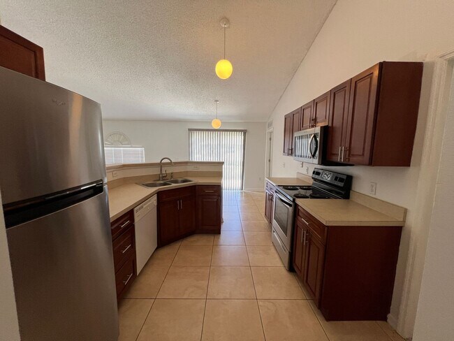 Foto del edificio - Palm Bay move in ready