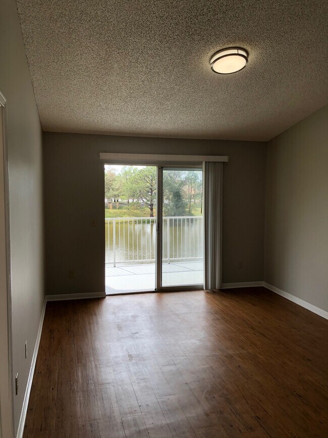 Foto del edificio - 2508 Grassy Point Dr