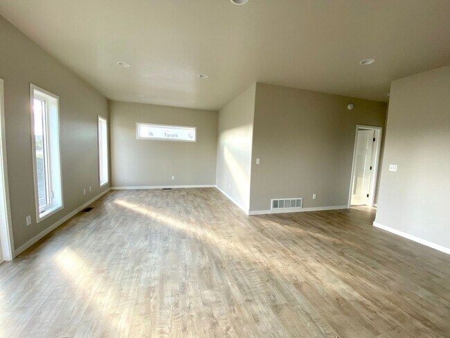 Foto del edificio - Beautiful newly built 4 Bedroom Home  in South Moorhead!!