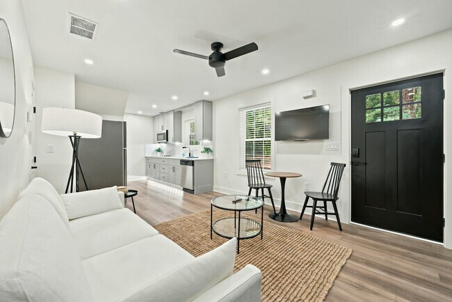 Foto del edificio - 582 Hamilton E Holmes Dr NW