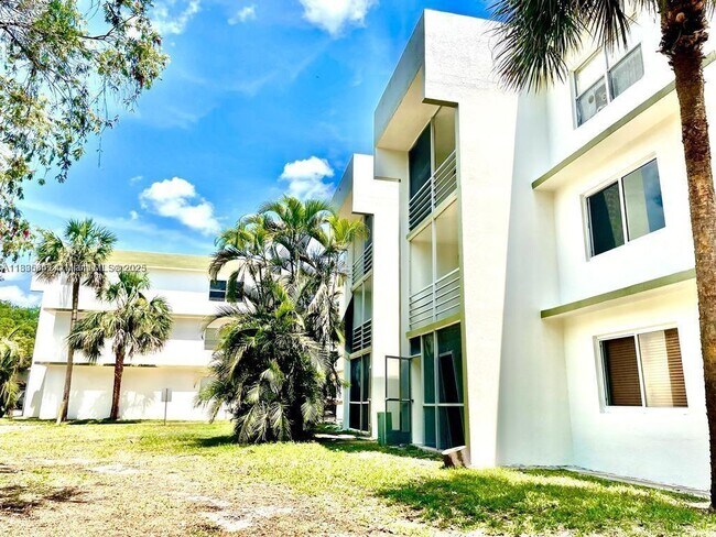 Building Photo - 4235 N University Dr