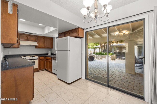 Building Photo - 15912 E Palomino Blvd