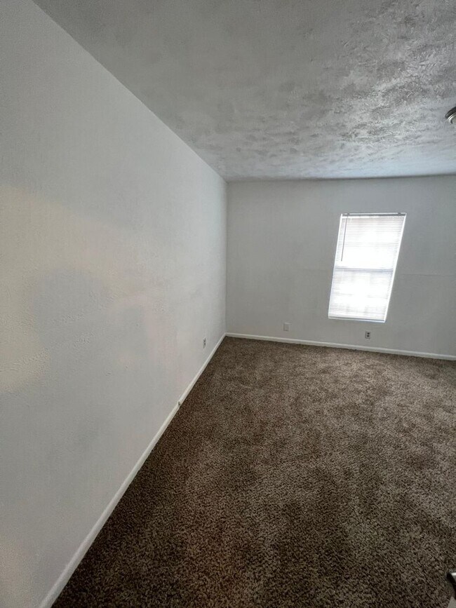 Building Photo - 5628 Helmick Ave