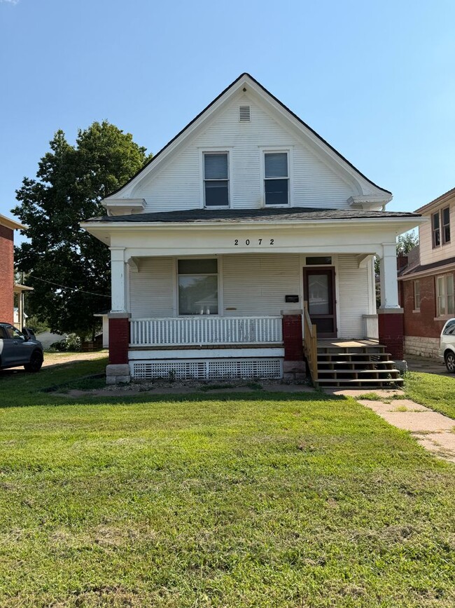 Building Photo - 2072 Broadway St