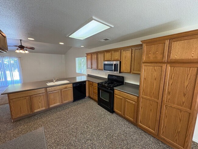 Foto del edificio - Lovely home available in Shannon Ranch area!