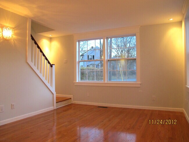 Building Photo - 16 Garden Dr