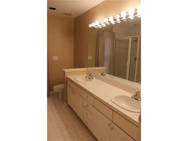 Building Photo - Amazing Cranberry Twp Townhome