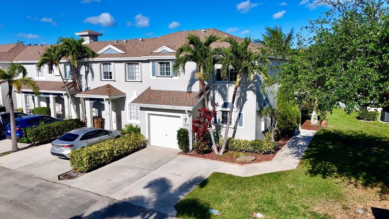 Primary Photo - 1146 SW 44th Way