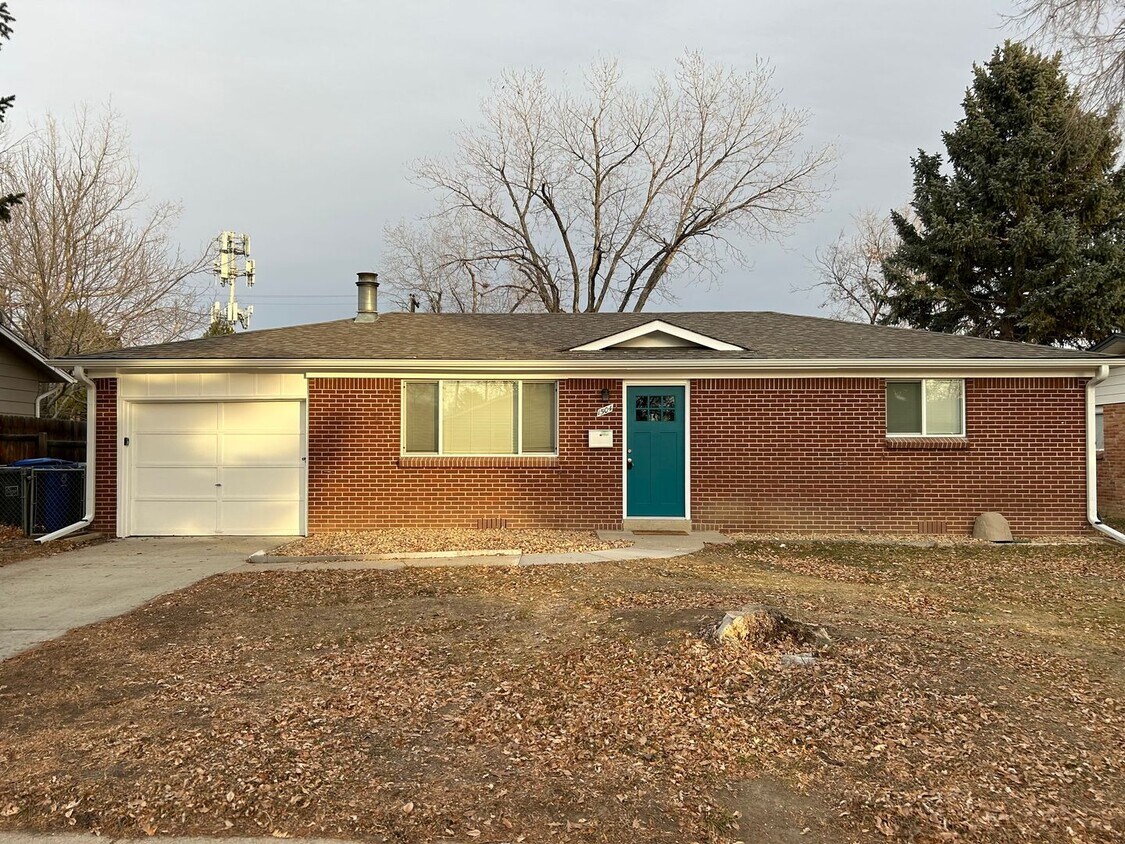 Foto principal - Lovely Updated Loveland Home with Fireplace and Fenced Yard