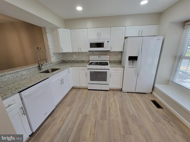 Building Photo - 4733 Gainsborough Dr