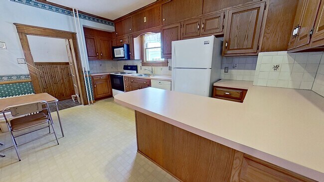Building Photo - 5025 Miller Rd
