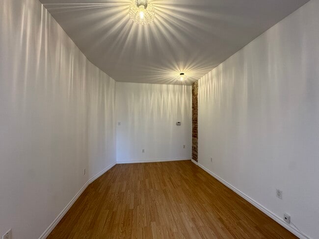 Building Photo - 310 Riverdale Av