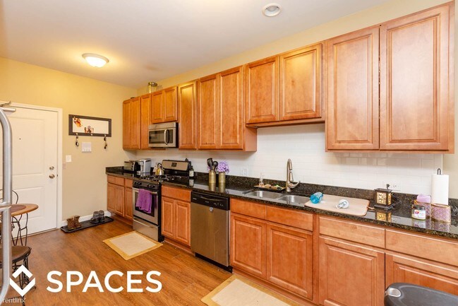 Foto del edificio - 2 br, 1 bath  - 920 W Cullom Ave UNT2R