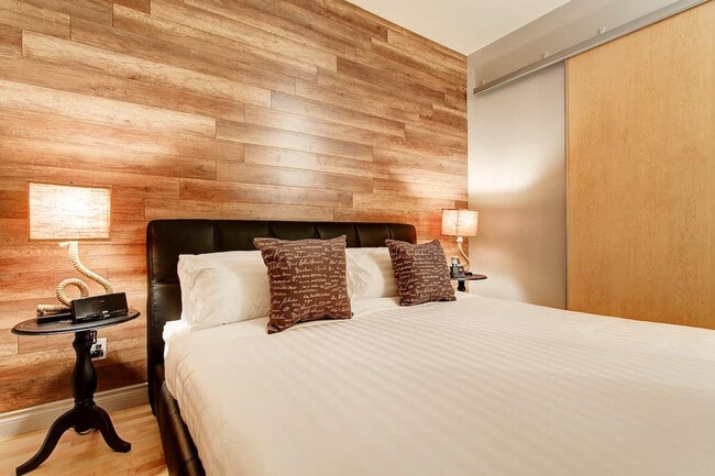 Photo du bâtiment - 453 Rue Sainte-Catherine O