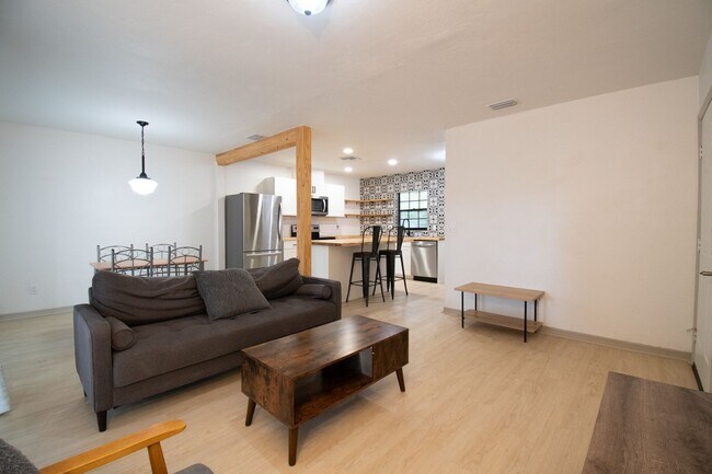 Foto del edificio - 1058 SW 6th Dr