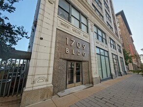 Building Photo - 705 Washington Dr