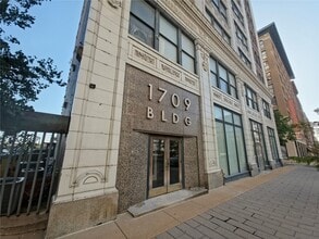 Building Photo - 705 Washington Dr