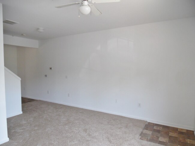 Foto del edificio - 118 University Village Dr