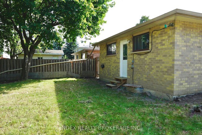 Building Photo - 6 Barkwood Crt