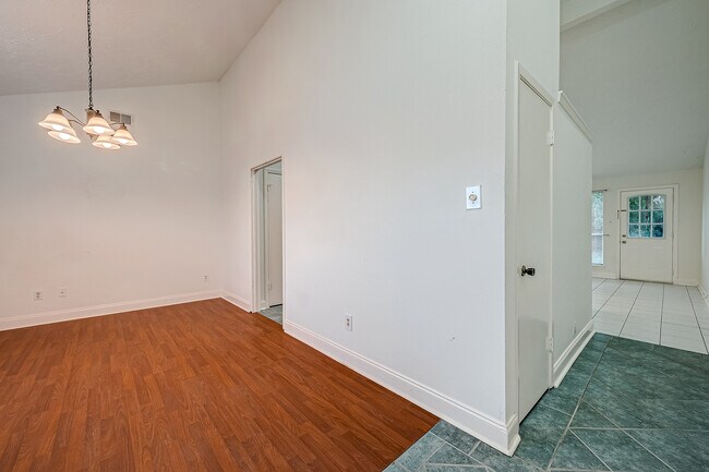 Foto del edificio - 3906 Quiet Pl Dr