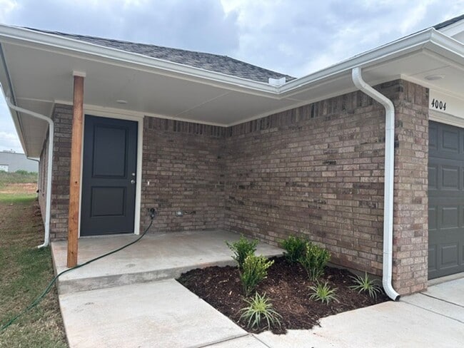 Photo - NEW NEW NEW! House