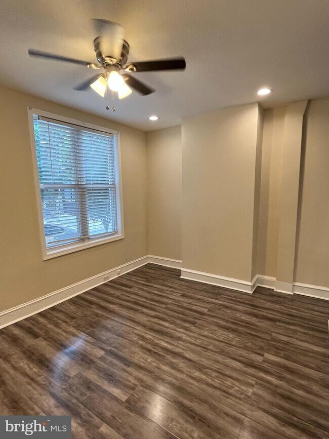 Building Photo - 1230 N 30th St