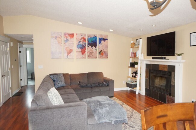 Building Photo - Beautiful Tigard updated 3-bedroom 2-bathr...