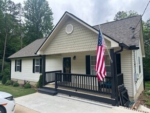 Building Photo - 3503 Lakeview Dr