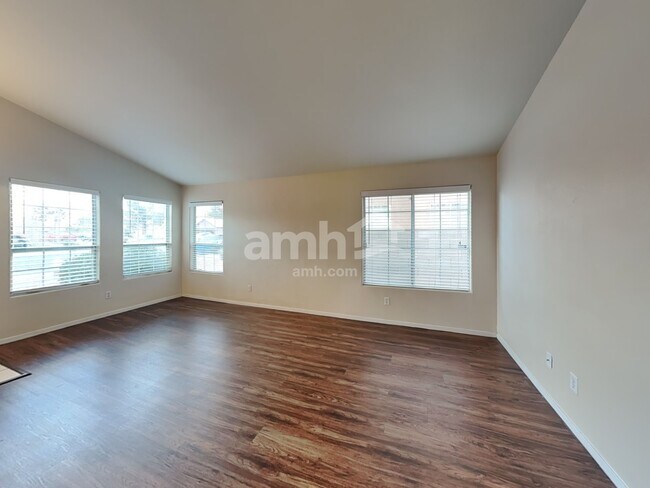 Foto del edificio - 1305 Rainbow Meadows Drive
